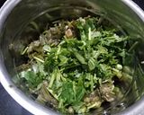 A picture of step 2 of Green pav bhaji.