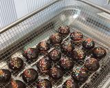 Foto langkah ke 4 dari resep Eggdrop Choco (Kue Kering Simple 3 bahan).