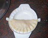 Foto del paso 7 de la receta: Empanadillas de atún, langostinos, huevo duro y olivas