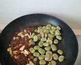 A picture of step 3 of Salted broad beans with iberico ham #SeasonSupply.