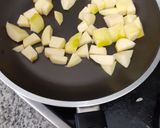 Foto del paso 1 de la receta: Compota de manzanas y ciruelas pasas (sin azúcar)