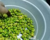 A picture of step 1 of Hara Chana or Fried Green Chickpeas.