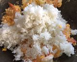 รูปขั้นตอนการทำที่ 2 ของ “ข้าวผัดกุ้ง”