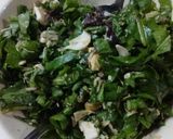 Foto del paso 2 de la receta: Achicoria (radicheta, radicha) en ensalada, con pategrás y aceitunas negras