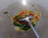 Foto langkah ke 3 dari resep 15. Tumis sayur campur campur wortel, sawi hijau, sawi putih, bunga kol by Dapur bu Dinda.