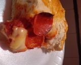 Foto del paso 8 de la receta: Pizza peperoni con orilla de queso