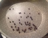 Foto del passaggio 6 della ricetta Vellutata di cannellini con palline di salsiccia e mollica tostata