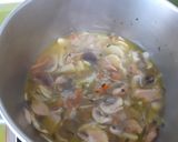 Foto del paso 6 de la receta: Sopa de verduras con crema de anacardos y un toque de mar