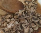 Foto del paso 5 de la receta: Fetuccini con champiñones al ajillo (apta para veganos y vegetarianos)