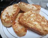 A picture of step 3 of Spicy chilli egg bread.