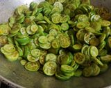 A picture of step 4 of Ivy gourd fry.