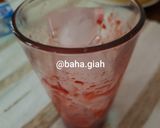 Foto langkah ke 2 dari resep Es Susu Strawberry.