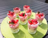 Une image de l'étape 2 de Verrines fraises pistache.