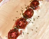 Une image de l'étape 2 de Tresse feuilletée 3 fromages / jambon de parme / tomates / basilic.