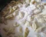 Foto del passaggio 7 della ricetta TORTELLINI ALL'ODORE DI RUCOLA RIPIENI DI ZUCCA CON MONTASIO E NOCI