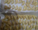 Foto langkah ke 4 dari resep Pastel mini isi abon Lembut dan Renyah.