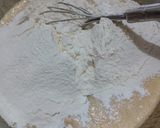 Foto langkah ke 3 dari resep Bolu Pisang Kukus Tanpa Mixer.