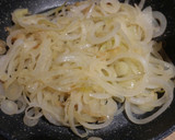 Foto del paso 2 de la receta: Cebolla confitada al vino blanco