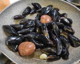 A picture of step 2 of Busiate with Seafood.