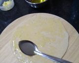 A picture of step 2 of Egg Paratha.