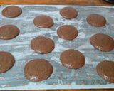 Foto del paso 5 de la receta: Macarons de chocolate rellenos de crema de avellana
