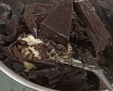 Foto langkah ke 2 dari resep Fudgy Brownies Cupcake.