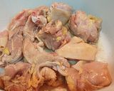Hình bước làm 2 của món Gà Adobo - Philippin