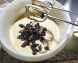 Foto del paso 2 de la receta: Budín de yogur y pasas delicioso