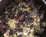 A picture of step 2 of Blackberries Jam/compote.
