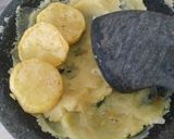 Foto langkah ke 2 dari resep Perkedel Kentang Kornet.