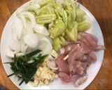 รูปขั้นตอนการทำที่ 1 ของ อกไก่ผัดพริกหยวก