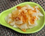 Hình bước làm 2 của món Mì lá tươi chiên giòn lắc hành phi