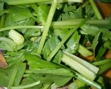 Hình bước làm 1 của món Lòng Vịt Xào Thơm