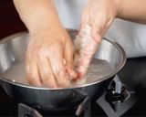 รูปขั้นตอนการทำที่ 1 ของ "ข้าวไข่ข้นกุ้งผัดพริก" ด้วยข้าวญี่ปุ่นโนริตาเกะ