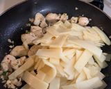 รูปขั้นตอนการทำที่ 2 ของ ไก่ผัดหน่อไม้ (คนไทยในต่างแดน🇺🇸)