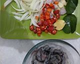 Foto langkah ke 2 dari resep Tumis Cumi Sederhana.