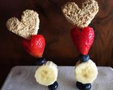 Foto del paso 4 de la receta: Brochettes de pan de avena casero con fruta en forma de corazón!