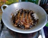 Foto langkah ke 4 dari resep Lele goreng ketumbar.
