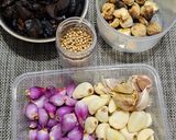 Foto langkah ke 1 dari resep Bumbu Dasar Hitam (Bumbu Kluweg / Pocung) _ untuk Aneka Masakan🍲🍗🥩🍖🍲🥘🫕.