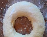Foto del paso 3 de la receta: Rosca rellena de crema Pastelera