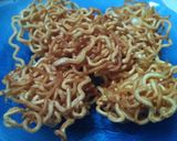 Foto langkah ke 7 dari resep Mie goreng kriuk.