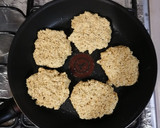 Foto del paso 3 de la receta: Tortitas de amaranto en salsa verde con nopales