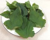 Hình bước làm 1 của món Lá dâu đâu lạ