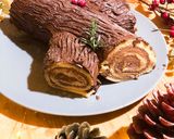 Foto del passaggio 12 della ricetta Tronchetto di Natale