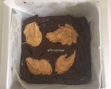 Foto langkah ke 4 dari resep Peanut Butter Brownies (satu telur).