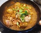 รูปขั้นตอนการทำที่ 6 ของ แกงกะทิไก่ใส่สะตอ