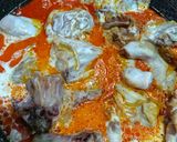 Gambar langkah 4 resipi Ayam Masak Lemak Kangkung.