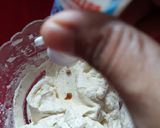 A picture of step 3 of Butter cream flowers.