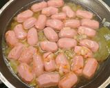 Foto del paso 2 de la receta: Salchichas al vino acompañado de patatas fritas