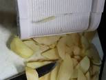 Foto del paso 5 de la receta Torta de manzana invertida con bizcochuelo simple (tipo vainillas)